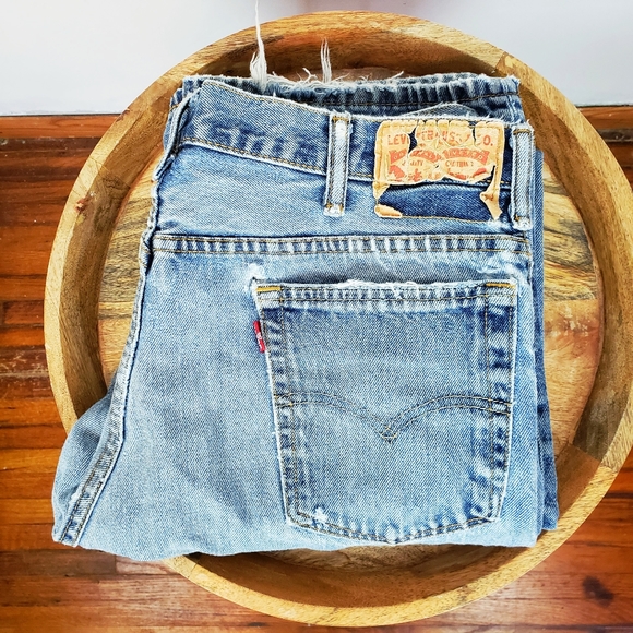 levi distressed straight leg jeans